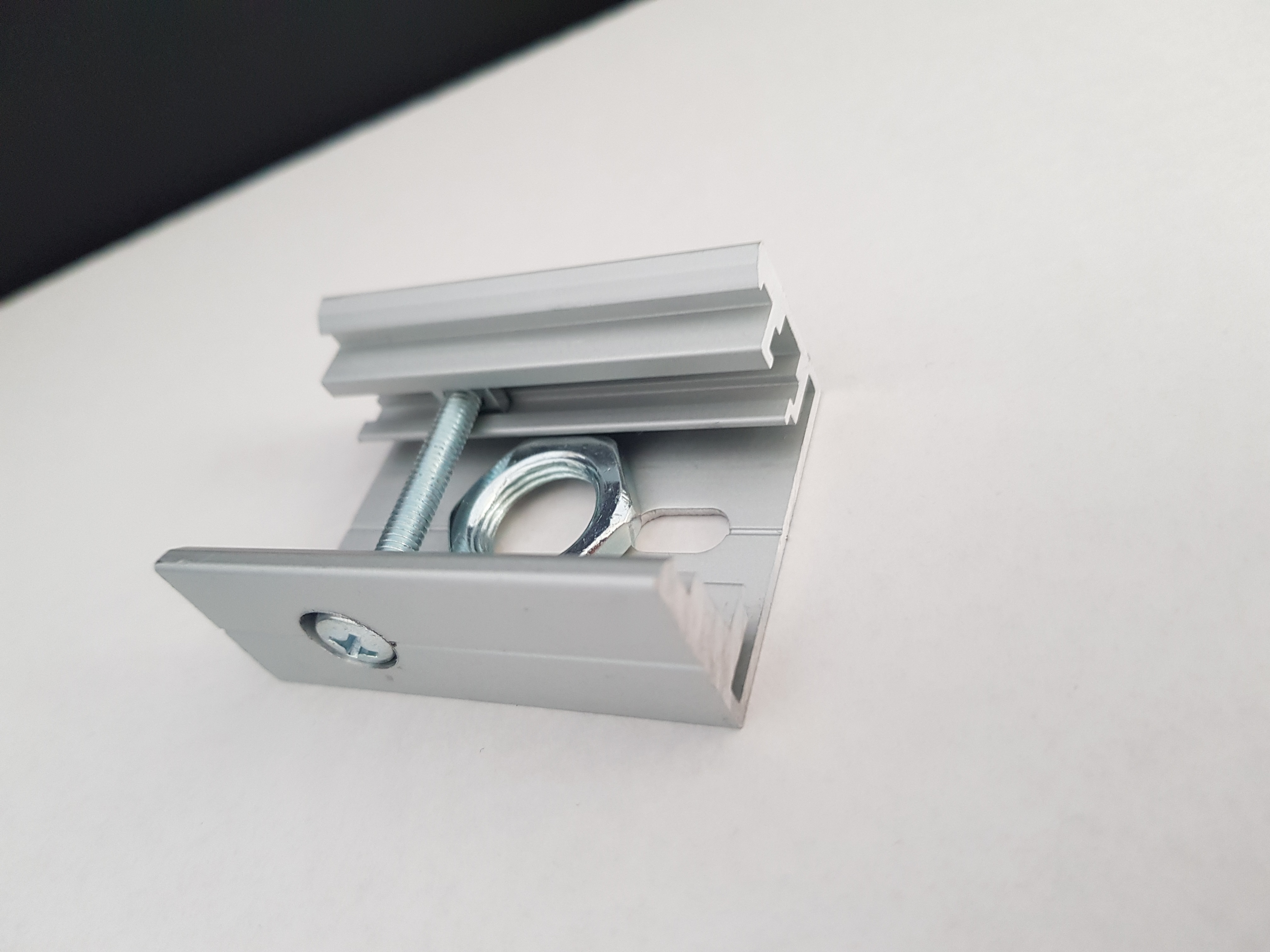 Eutrac Pendelclip für 3-Phasen Aufbau silbergrau