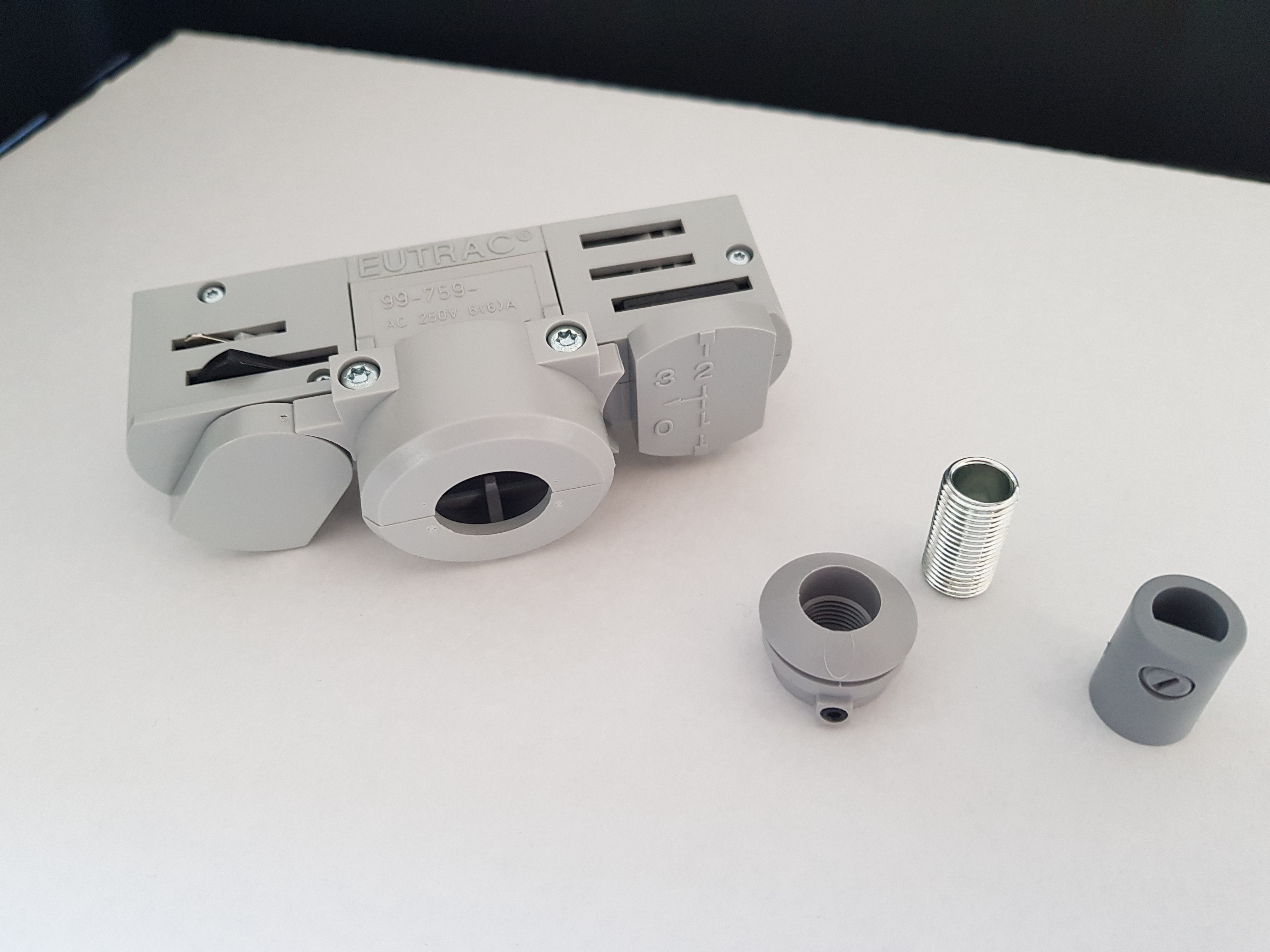Eutrac Pendelleuchtenadapter für 3-Phasen grau