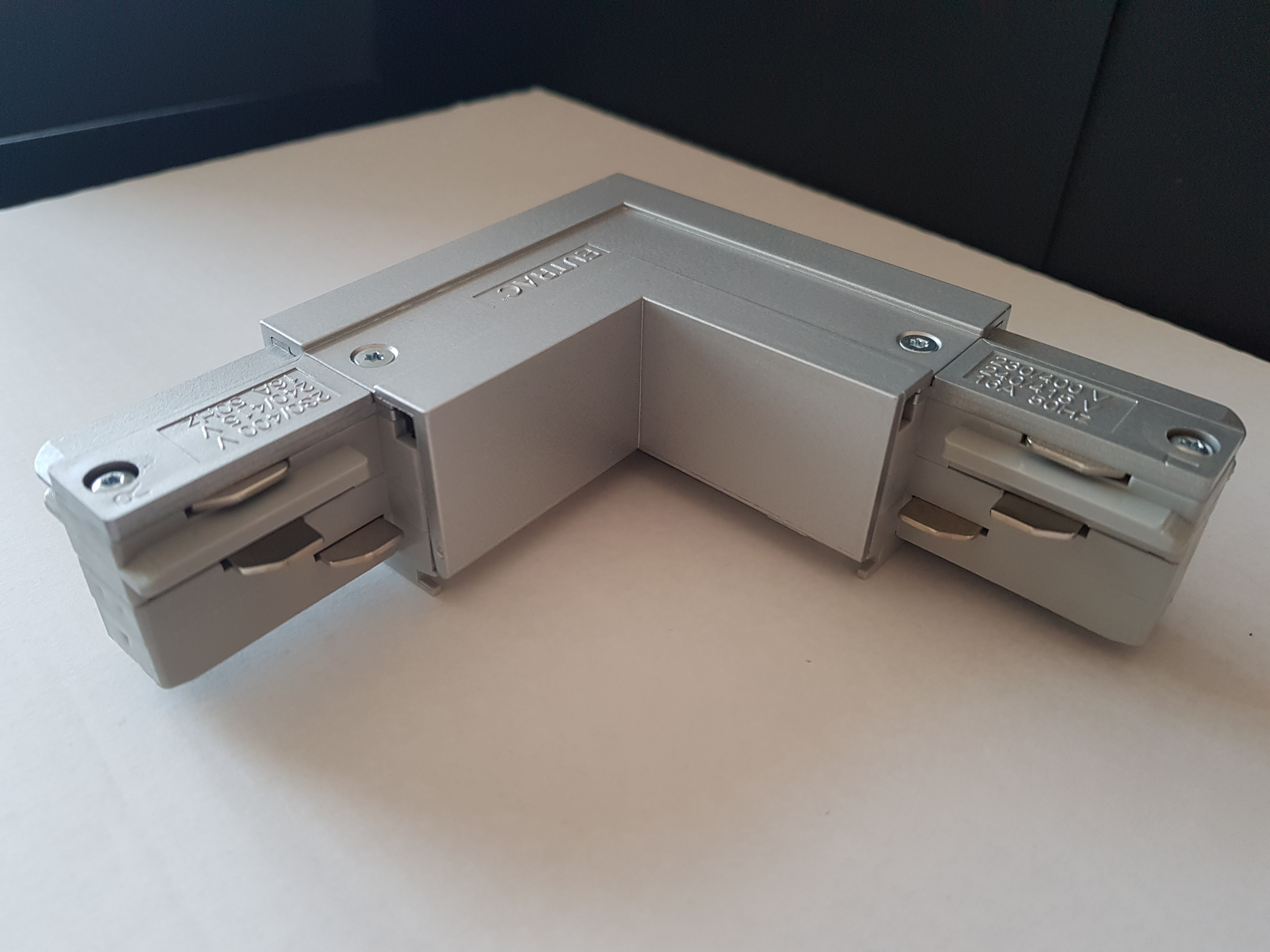 Eutrac L-Verbinder für 3-Phasen Aufbau, silbergrau