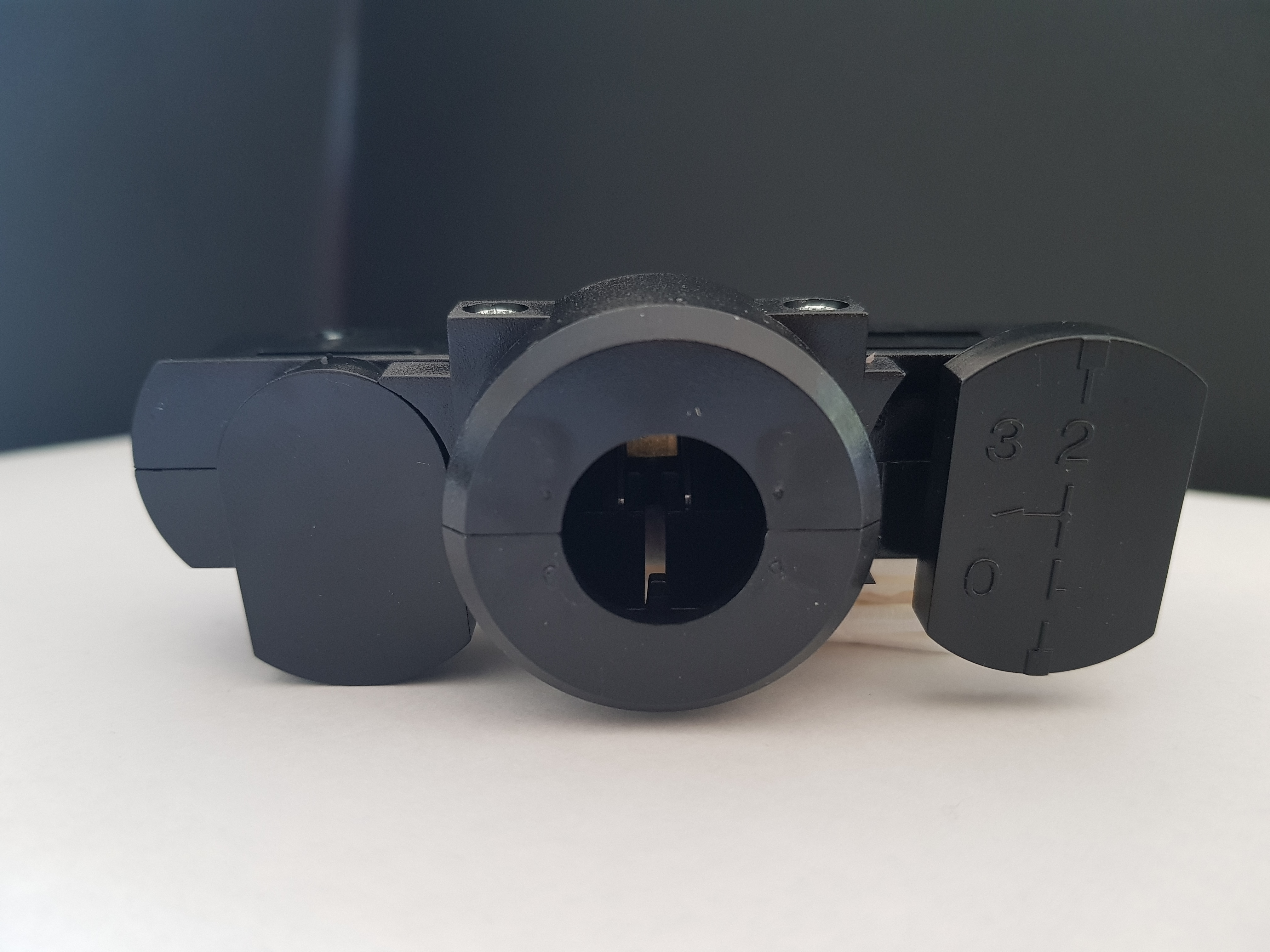 Eutrac Pendelleuchtenadapter für 3-Phasen, schwarz